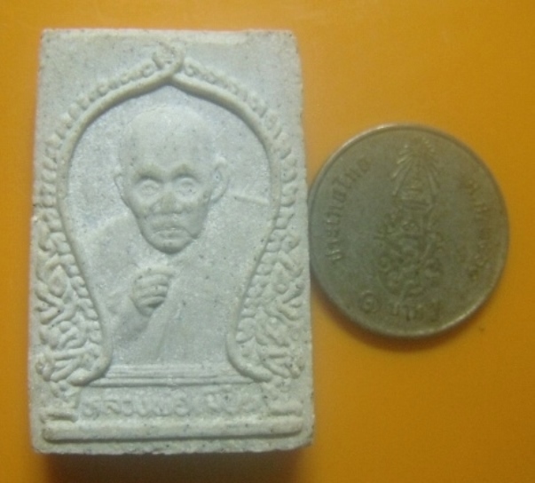 **เบาๆ**พระผงรูปเหมือน หลวงพ่อเมี้ยน รุ่นปลอดโรค ปลอดภัย วัดโพธิ์กบเจา จ.อยุธยา ปี ๒๕๓๗**สวยๆ