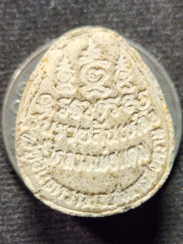 วัดอินทาราม จ.สมุทรสงคราม พระปิดตา หลวงพ่อแดง ฝังไหม 7 สี พิมพ์เล็ก  