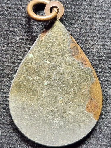 วัดไร่ขิง อ.สามพราน จ.นครปฐม เหรียญหยดน้ำ หลวงพ่อวัดไร่ขิง กะไหล่ทอง