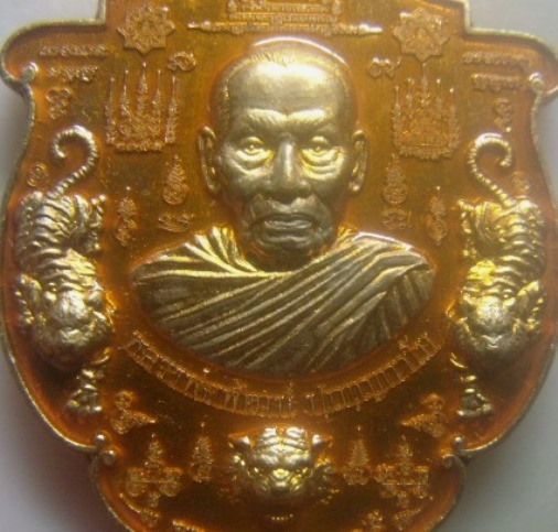 **เบา​ๆ​**เหรียญคมพยัคฆ์ ๒ หลวงพ่อพัฒน์ วัดห้วยด้วน นครสวรรค์ ปี ๒๕๖๓**ตอกโค้ด กล่องเดิม