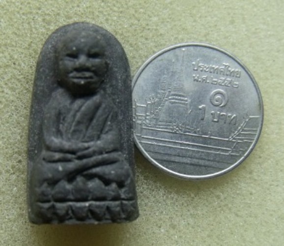 **เบา​ๆ​**หลวงปู่ทวดเนื้อว่านพิมพ์พระรอด หลังยันต์นารายณ์แปลงรูป สวยๆ**เชิญชมครับ