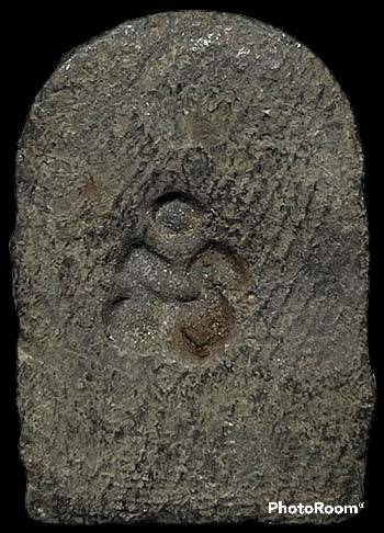 *พิมพ์เล็บมือรัศมี ท่านเจ้าจุ้ย วัดสามปลื้ม กทม. ผงใบลาน หลังยันต์อัง ปี๒๔๗๕*