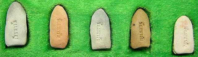 พระรอด วัดมหาวัน ลำพูน รุ่นเบญจมหาวัน ปี๒๕๔๐ กล่องครบชุด ๕ พิมพ์