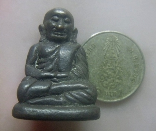 **เบาๆ**รูปหล่อหลวงพ่อเงิน วัดบางคลาน เนื้อโลหะผสม เก่าๆ มีคราบเบ้า**เนื้อจัด สวยๆ เชิญชมครับ