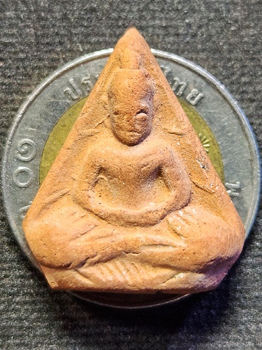 วัดอโศการาม จังหวัดสมุทรปราการ พระโพธิจักร ท่านพ่อลี ธมฺมธโร  พิมพ์ห้าเหลี่ยม 2525 เนื้อดินเผา 