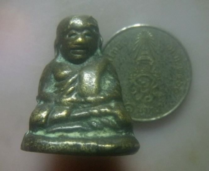 **เบา​ๆ​**รูปหล่อหลวงพ่อเงิน วัดบางคลาน เนื้อทองผสม หล่อตัดช่อ เก่าๆ มีคราบขี้เบ้า**เนื้อจัด สวยๆ