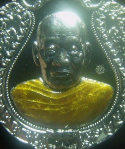 **เบา​ๆ​**เหรียญเสมาหัวเสือ เศรษฐีหมื่นล้าน หลวงพ่อพัฒน์ วัดห้วยด้วน ปี ๒๕๖๓**ตอกโค้ด สวยๆ กล่องเดิม