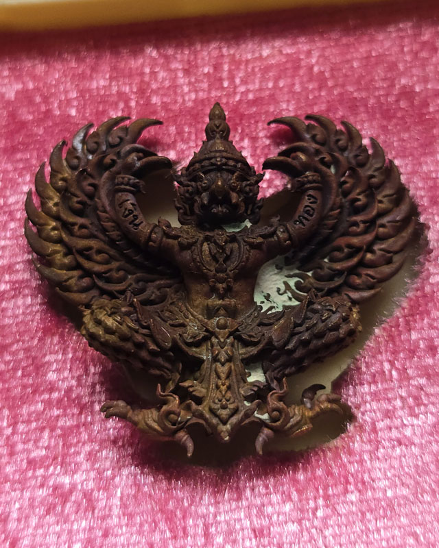 พญาครุฑ รุ่นรวยหมื่นล้าน หลวงพ่อพัฒน์ วัดห้วยด้วน ปี2563 พิมพ์ใหญ่ เนื้อทองแดงนพคุณ พร้อมกล่องเดิม