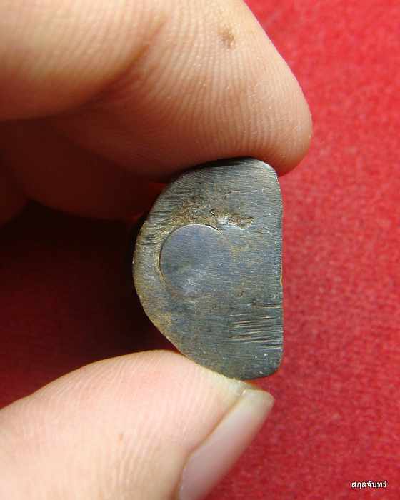 รูปหล่อหลวงพ่อขอม วัดไผ่โรงวัว สุพรรณ เนื้อทองผสมรมดำ ฐานอุดกริ่ง