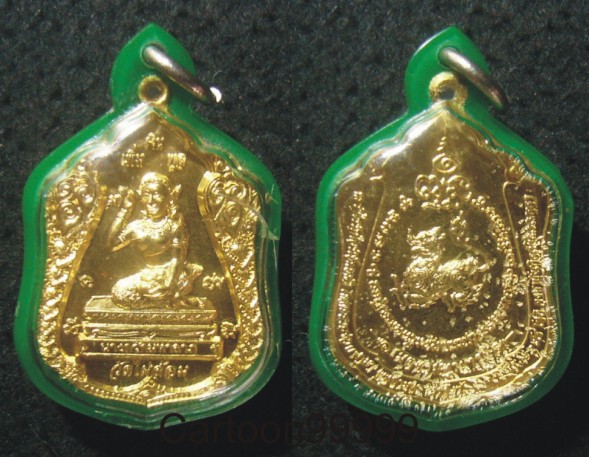 เหรียญนางกวักมหาลาภ หลวงพ่อพูล วัดไผ่ล้อม นครปฐมครับ เหรียญกระไหล่ทองเดิม เต็ม สวยครับผม