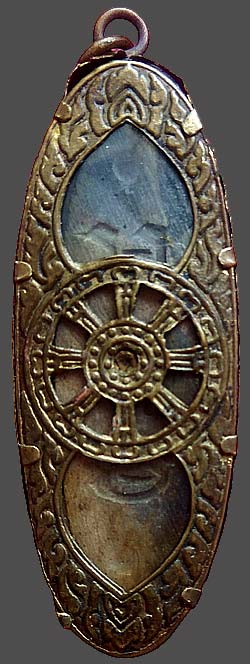 *พระฉลอง ๒๕ พุทธศตวรรษ ปี๒๕๐๐ เนื้อดำด่าง กรอบเดิม*