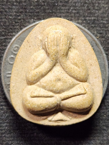 วัดอินทาราม จังหวัดสมุทรสงคราม พระปิดตา หลวงพ่อแดง รุ่น "รวยล้นเหลือ" เนื้อผงน้ำมัน