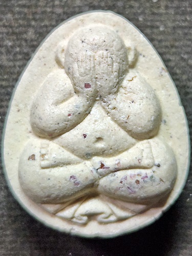 วัดแก้วเจริญ สมุทรสงคราม พระปิดตาหลวงพ่อหยอด  รุ่นโภคทรัพย์ ปี 2535 โรยพลอย