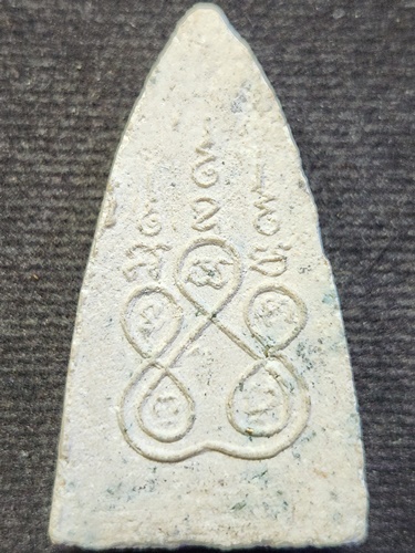 วัดกิ่งแก้ว  สมุทรปราการ พระผงพระพุทธชินราช หลวงปู่เผือก หลัง ยันต์ ปี 2514 