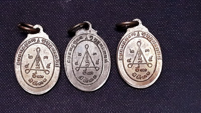 เหรียญเม็ดแตง หลวงพ่อสง่า วัดหนองม่วง จ.ราชบุรี เนื้อทองแดง ปี33 สภาพสวยเดิม 3 เหรียญน่าเก็บน่าใช้