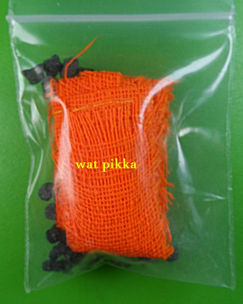 จีวร,แร่ หลวงพ่ออุทัย วัดเกาะตาพุด ราชบุรี .D377..*