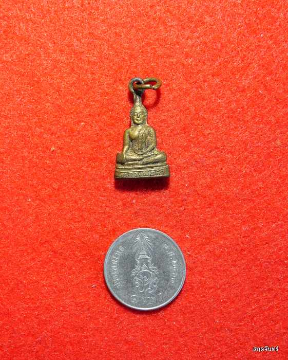 รูปหล่อหลวงพ่อดำ วัดลาดปลาเค้า นครปฐม เกจิร่วมปลุกเสกมากมายครับ