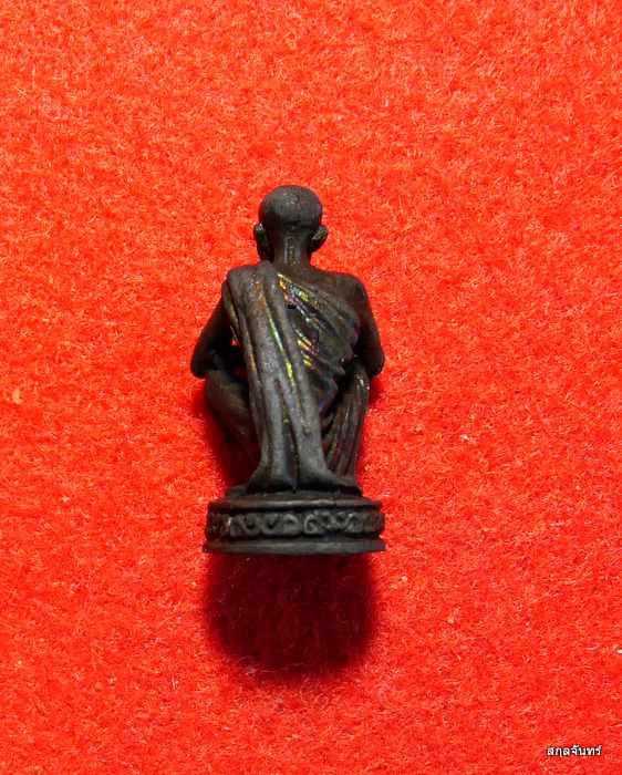 รูปหล่อหลวงพ่อคูณ ปริสุทโธ รุ่นเหลือกินเหลือใช้ กล่องเดิมๆครับ 01