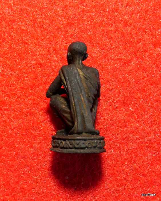 รูปหล่อหลวงพ่อคูณ ปริสุทโธ รุ่นเหลือกินเหลือใช้ กล่องเดิมๆครับ 02