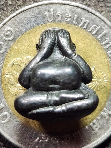 วัดแก้วเจริญ จังหวัดสมุทรสงคราม  พระปิดตา หลวงพ่อหยอด พิมพ์พุงป่อง  เนื้อเมฆพัด  2536