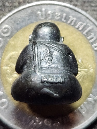 วัดแก้วเจริญ จังหวัดสมุทรสงคราม  พระปิดตา หลวงพ่อหยอด พิมพ์พุงป่อง  เนื้อเมฆพัด  2536