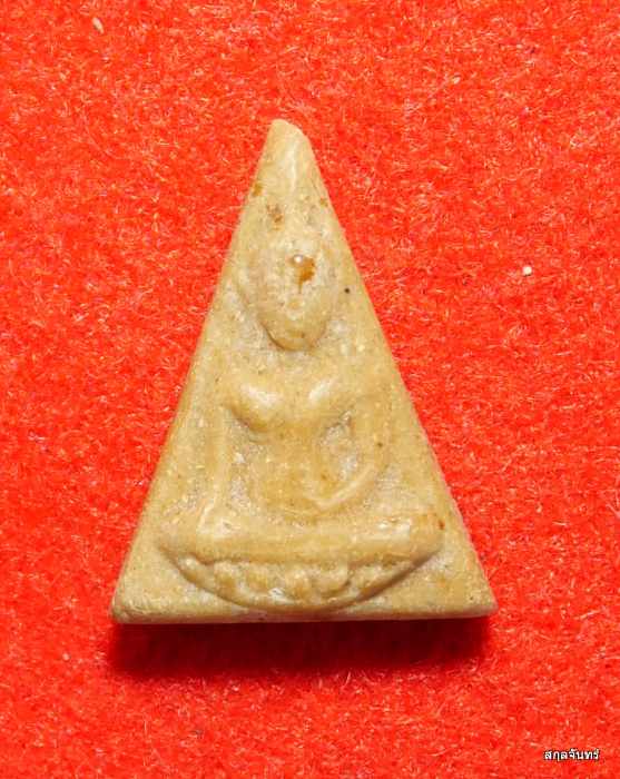 พระนางพญานั่งบัว เนื้อผงน้ำมัน