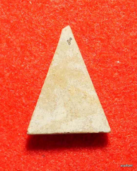 พระนางพญานั่งบัว เนื้อผงน้ำมัน