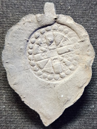 วัดอโศการาม สมุทรปราการ พระโพธิจักรใบโพธิ์ ท่านพ่อลี  ปี2500 เนื้อดินเผา