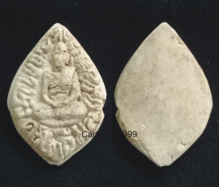 พระผงรูปเหมือน รุ่นแรก วัดกลางทุ่ง แม่ฮ่องสอน ครับ