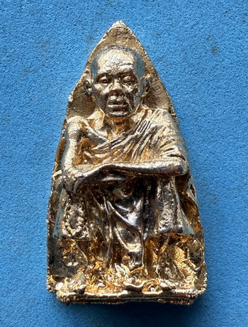 เหรียญทรงเตารีด หลวงพ่อคูณ รุ่นเฮงคูณเฮง ปี36 กะไหล่ทอง สวยๆ