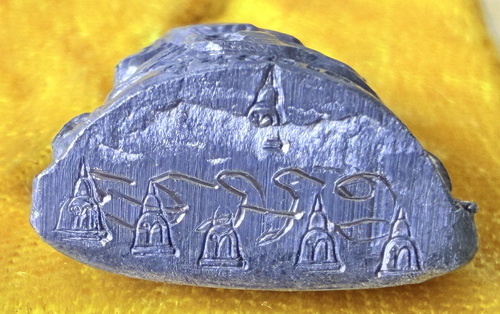 รูปเหมือนปั๊มรุ่นแรก หลวงพ่อทอง วัดพระพุทธบาทเขายายหอม ชัยภูมิ  เนื้อตะกั่ว แจกกรรมการ ตอกโค๊ดเต็ม 