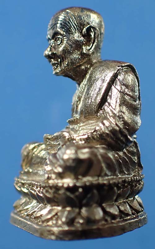 รุ่นสร้างเจดีย์ปี ๓๓ ชุดกรรมการ ๓ องค์ หลวงปู่ทวด วัดช้างให้ จังหวัดปัตตานี เนื้อเงินสวยกริ๊บ *1