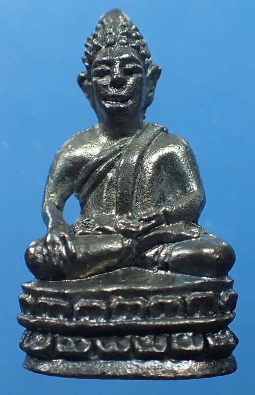 พระชัยวัฒน์ หลวงปู่ชา วัดหนองป่าพง รุ่นแรก นวโลหะกลับดำ สวยกริ๊บสุด ๆ+บัตรรับรองพระแท้*9