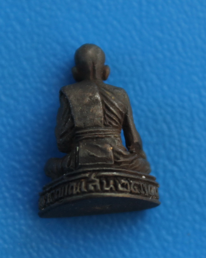 รูปหล่อปี 30 เนื้อนวะโลหะ หลวงปู่ชื้น วัดญาณเสน
