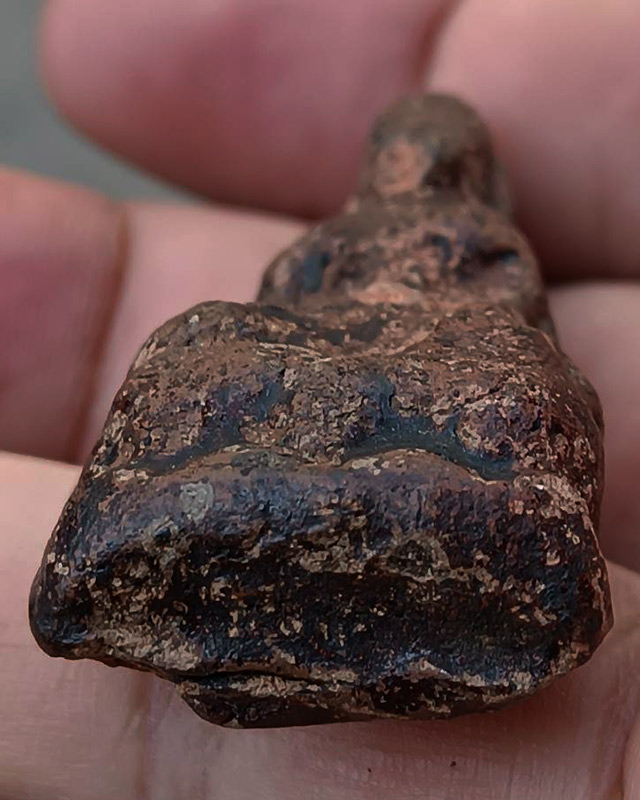 พระเชตุพนพิมพ์ใหญ่เนื้อดิน จ.สุโขทัย ลงรักเก่าๆ สูงประมาณ 2 นิ้ว