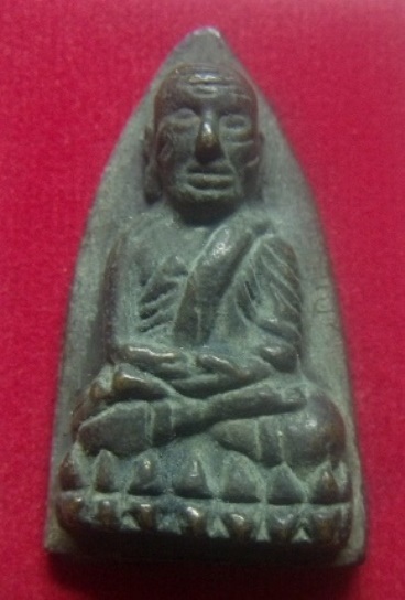 **หลวงปู่ทวด หลังเตารีดหล่อโบราณ รุ่นแรก ๘๔ พรรษา สมเด็จพระญาณสังวรฯ วัดบวรฯ ปี ๒๕๔๐**สวยๆ กล่องเดิม