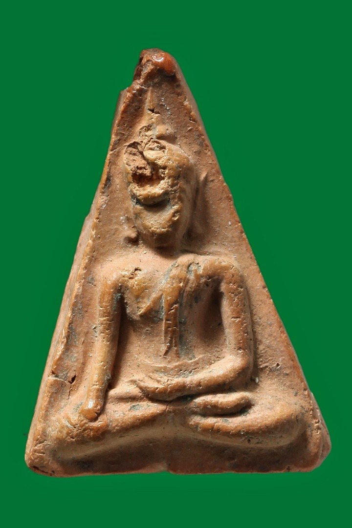 พระเนื้อดิน พิมพ์สามเหลี่ยม ปางมารวิชัย