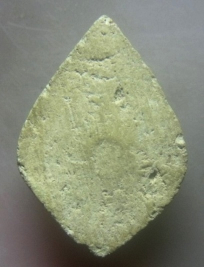 **เบาๆ**พระผงกลีบบัว พระครูสุพจน์ วัดสุทัศน์ พิธีอินโดจีน กทม. ปี ๒๔๘๔**เนื้อผงเก่าวัดระฆัง สวยๆ