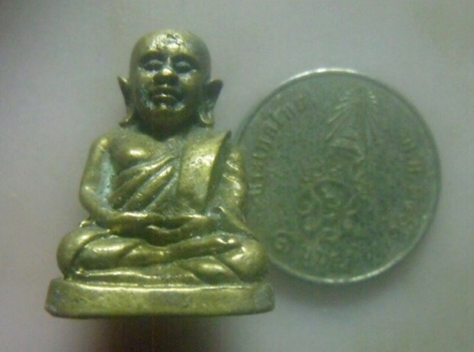 **เบา​ๆ​**รูปหล่อหลวงพ่อเงิน วัดบางคลาน เนื้อทองผสม เก่าๆ**เนื้อจัด สวยๆ เชิญชมครับ