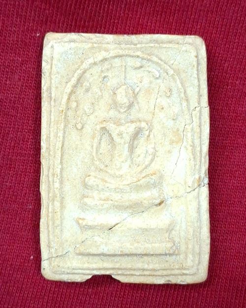 พระสมเด็จเนื้อผงน้ำมัน พิมพ์ปรกโพธิ์ หักมีซ่อม (ไม่ทราบที่)