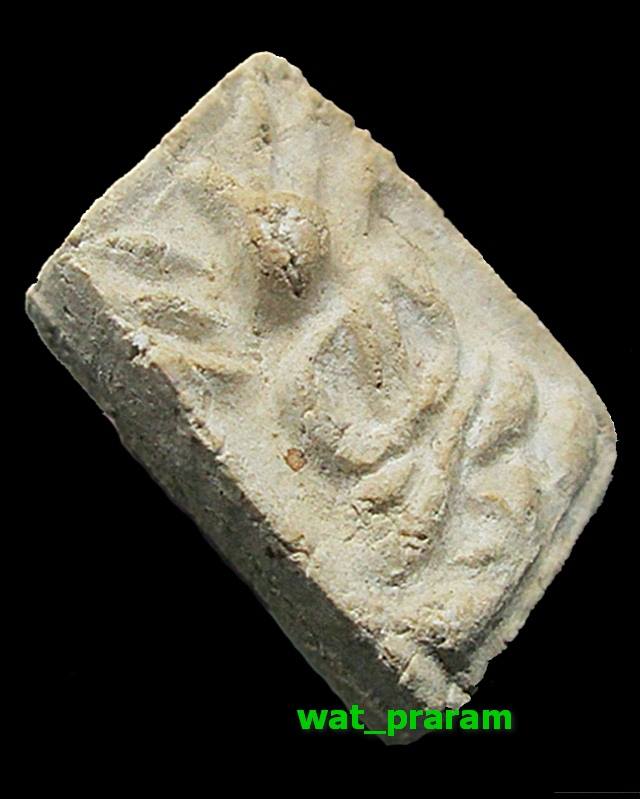 พระเนื้อผง หลวงปู่เผือก พิมพ์ขุดสระเล็ก ปี 2502 พระอาจารย์สุขสร้าง