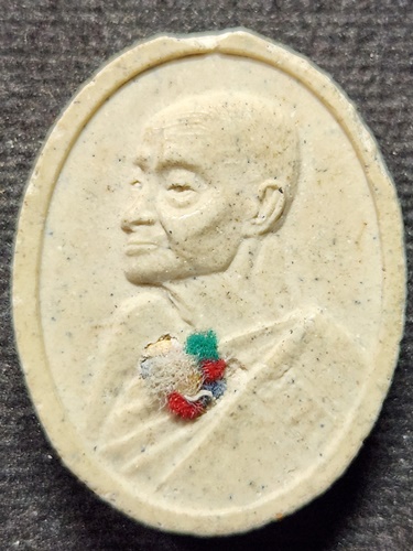 วัดแก้วเจริญ จ.สมุทรสงคราม พระผงรูปเหมือน หลวงพ่อหยอด ฝังไหม ๕ สี