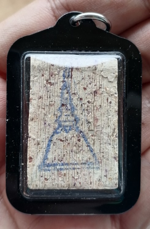 สมเด็จบางขุนพรหม​ พิมพ์สังฆาฎิไม่มีหู​ มวลสารแน่นๆ พร้อมเลี่ยมหนาๆ ปี 2547 เคาะเดียว   