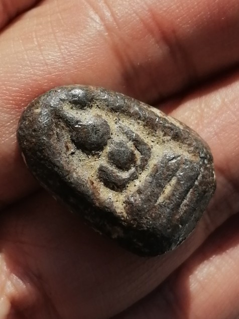 หลวงพ่อเนียม พระพิมพ์เศียรโล้น 2 หน้า เนื้อชิน วัดน้อย จ.สุพรรณบุรี ยุคต้น เคาะเดียว     