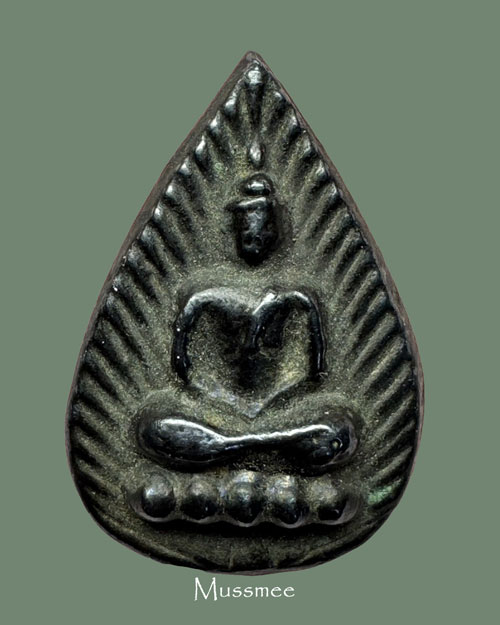 พระกลีบบัว เนื้อเมฆพัต หลวงปู่บุญ วัดกลางบางแก้ว