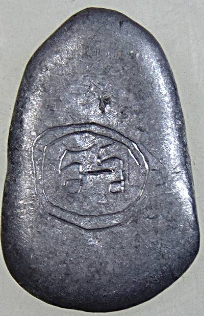 ๒๐ เหรียญหล่อขัดสมาธิเพชรหลวงพ่อขัน วัดนกกระจาบ เนื้อตะกั่ว จารหลัง ย้อนยุค