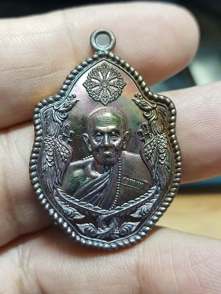 4-281 เหรียญหงส์คู่เฮงแสนล้าน หลวงปู่แสน วัดบ้านหนองจิก จ.ศรีสะเกษ 2561 ทด.ผิวรุ้ง เลข 873 กล่องเดิม