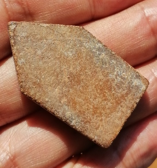 ขุนแผนแข้งหมอน​ หลวงพ่อกวย​ วัดโฆษิตาราม​ เนื้อดิน​ ยุคต้น​ เคาะเดียว    