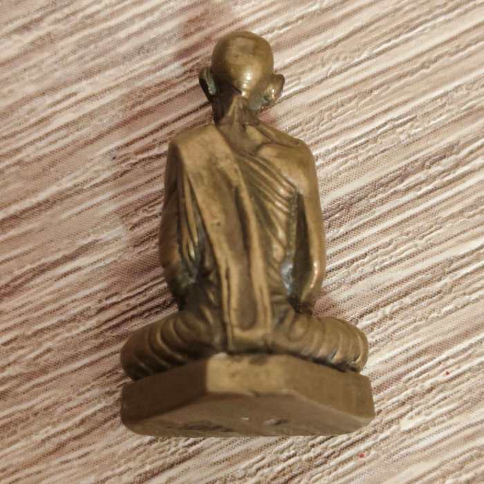 พระรูปหล่อหลวงพ่อเดิม วัดหนองโพ อ.ตาคลี จ.นครสวรรค์