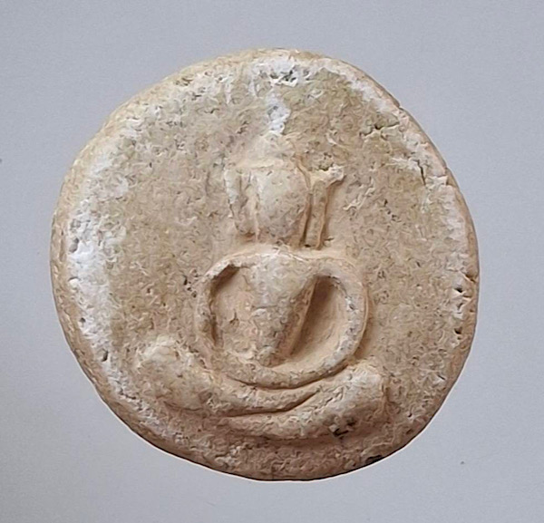 พระจันทร์ลอย เนื้อผงเก่า ไม่ทราบที่